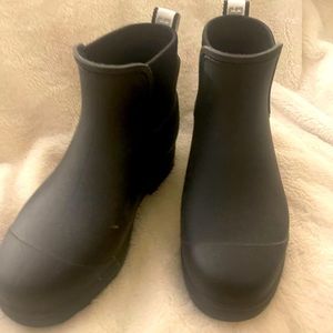 UGG Women’s Rain/Snow Boots -Size 7 1/2